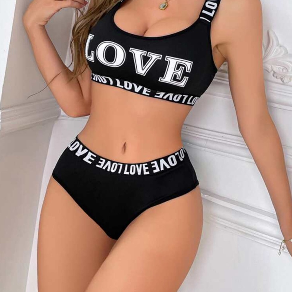 Black LOVE Women's Bra And Underwear Set